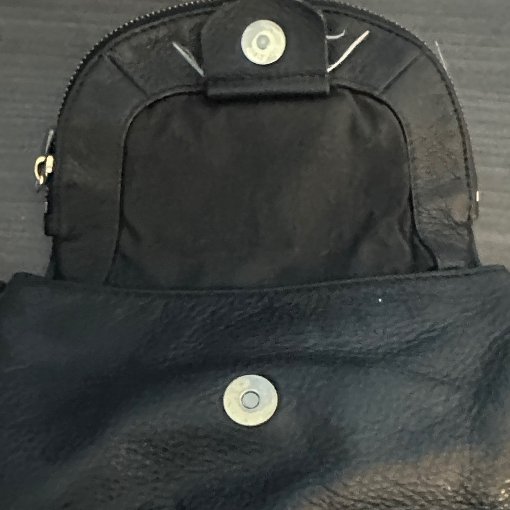 Marc by Marc Jacobs Black Leather Crossbody with Gold Plaque - Picture 6 of 13